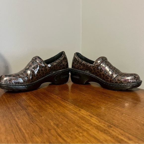 Born Bolo Clogs Women's 8 Leopard Cheetah Faux Patent Leather - Picture 6 of 15